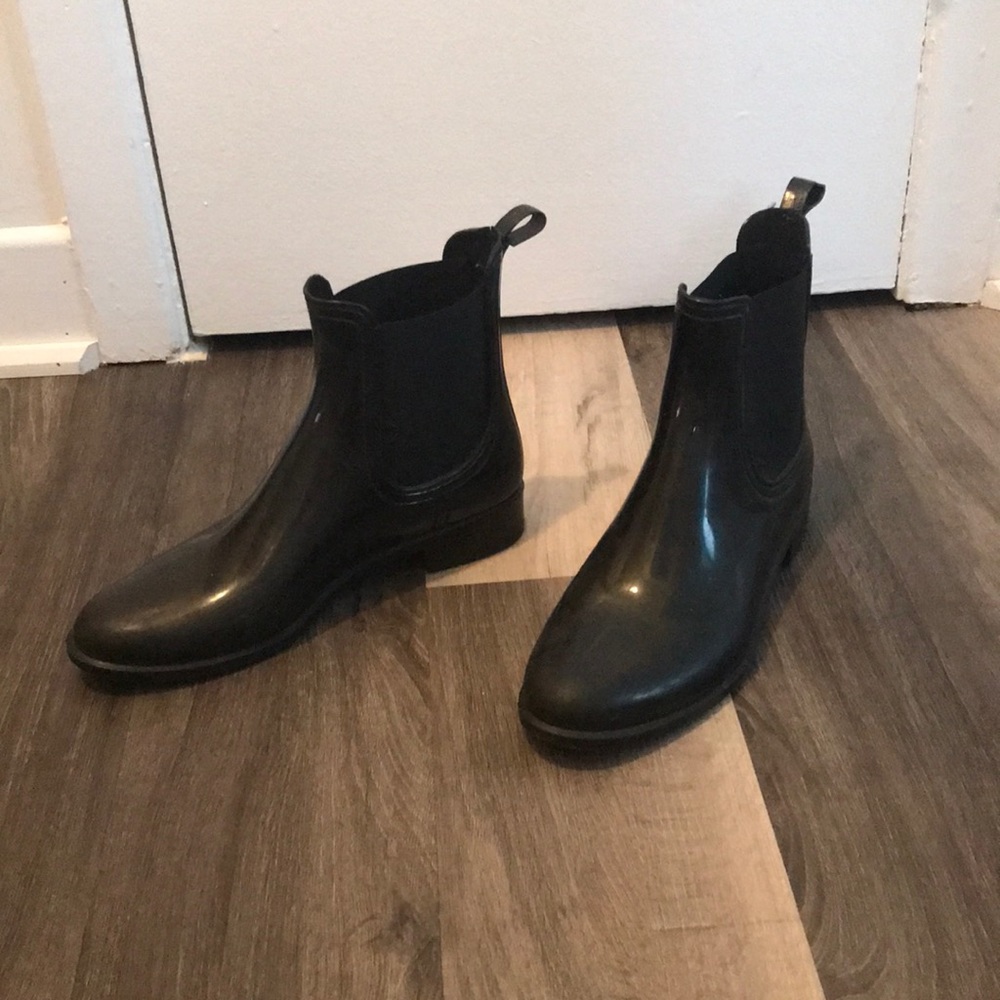 Cute black boots